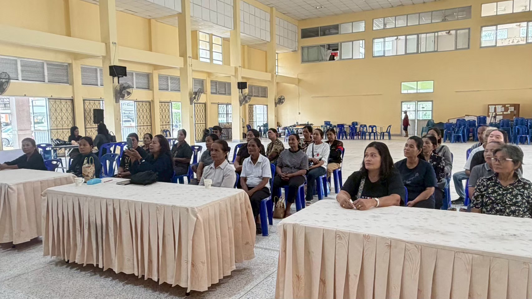 พช.จุฬาภรณ์: ดำเนินให้ความรู้แนวทางของหลักปรัชญาของเศรษฐกิจพอเพียงตามโครงการสร้างสัมมาชีพชุมชนครัวเรือนที่ได้รับผลกระทบด้านอาชีพและรายได้ที่มีศักยภาพและ สามารถพัฒนาได้